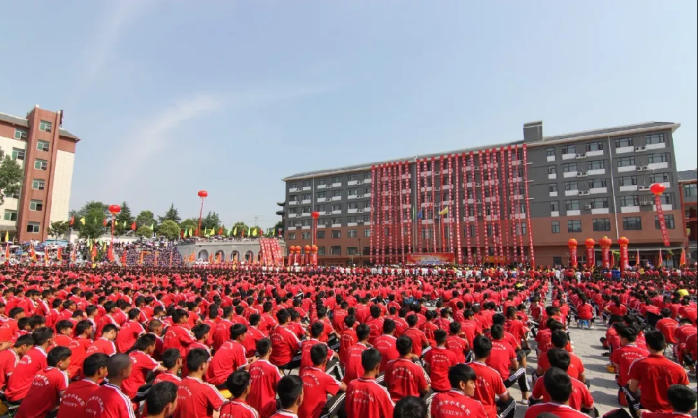 河南少林武校的學(xué)生都學(xué)習什么武術(shù)?【少林學(xué)武術(shù)好不好】