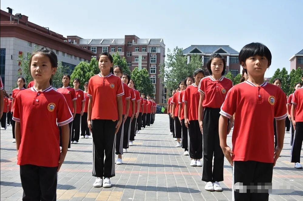 河南正規(guī)的嵩山少林武校學(xué)費一年收取標(biāo)準(zhǔn)是多少？