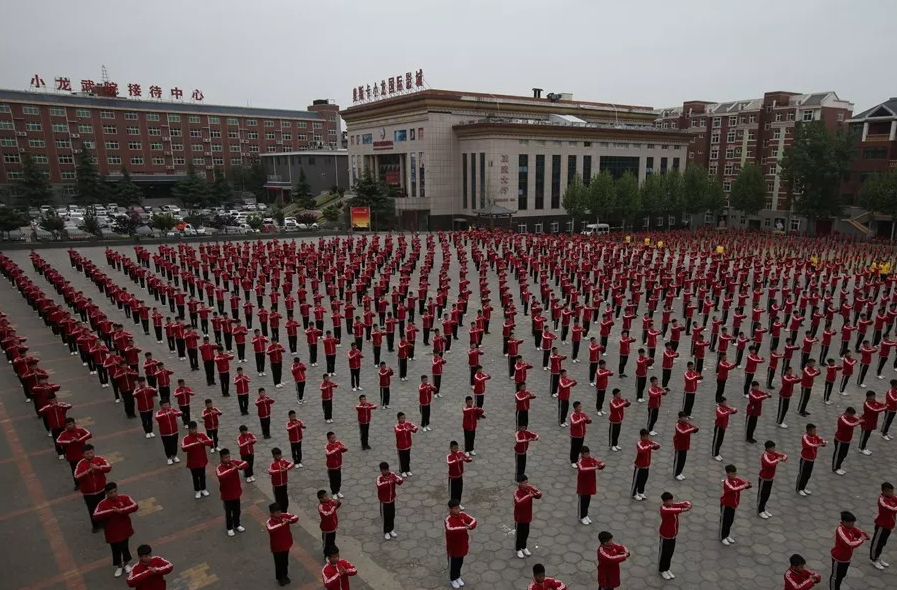 河南嵩山少林武術(shù)學(xué)院招生條件都有哪些？孩子可以帶手機(jī)嗎？