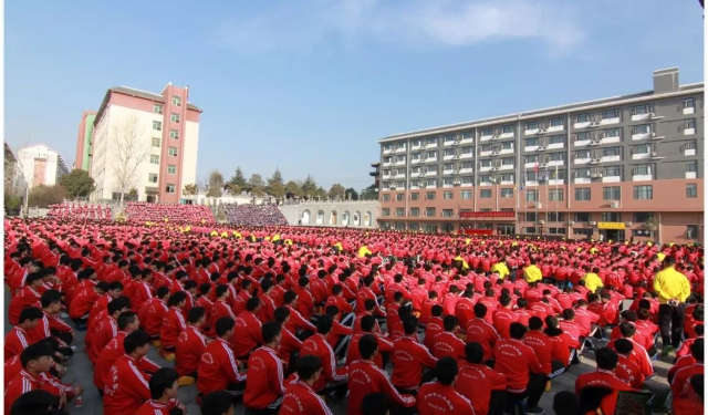 嵩山少林文武學(xué)校在哪里報(bào)名？哪種報(bào)名方式較方便？