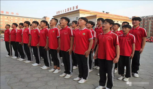 河南少林全封閉學(xué)校讓學(xué)生帶手機上學(xué)嗎？