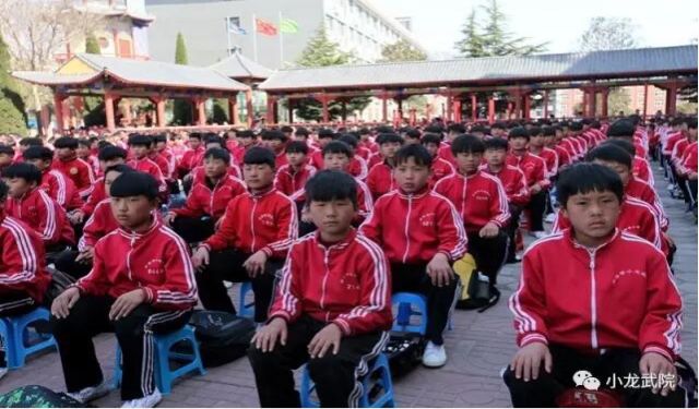 河南嵩山少林武術(shù)學(xué)校地址在哪兒？