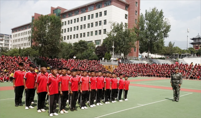 嵩山少林武校學(xué)費(fèi)是按照什么標(biāo)準(zhǔn)收的？學(xué)武術(shù)前途咋樣？