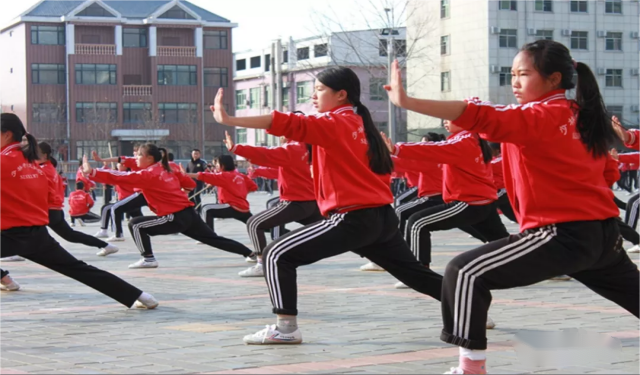 嵩山少林武術(shù)學(xué)校招生條件性別現(xiàn)在嗎？女生可以學(xué)武術(shù)嗎？
