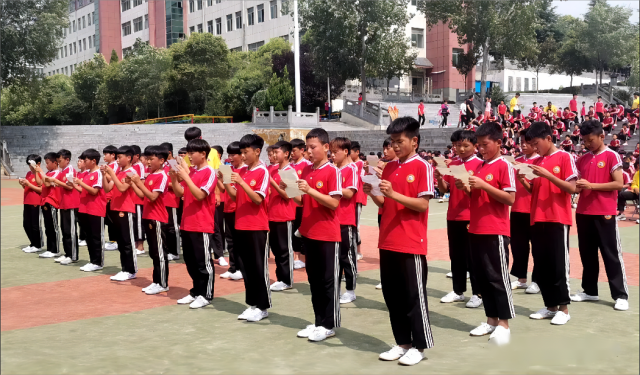 嵩山少林文武學校收費按照什么標準？全年的收費是多少錢？