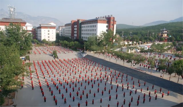 嵩山少林武校收費(fèi)一年多少？孩子為什么要學(xué)武術(shù)？