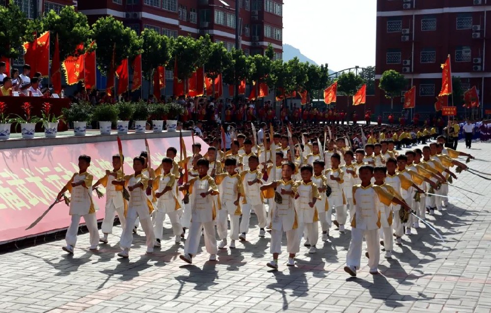 學(xué)生沒(méi)有學(xué)籍能不能去武校上學(xué)？怎么辦理手續(xù)