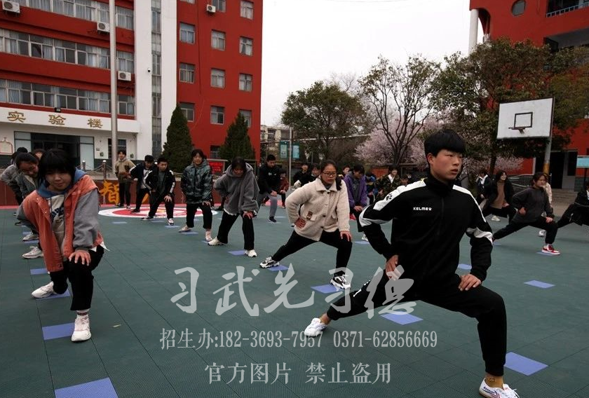 小龍武校助力“武術(shù)進校園”