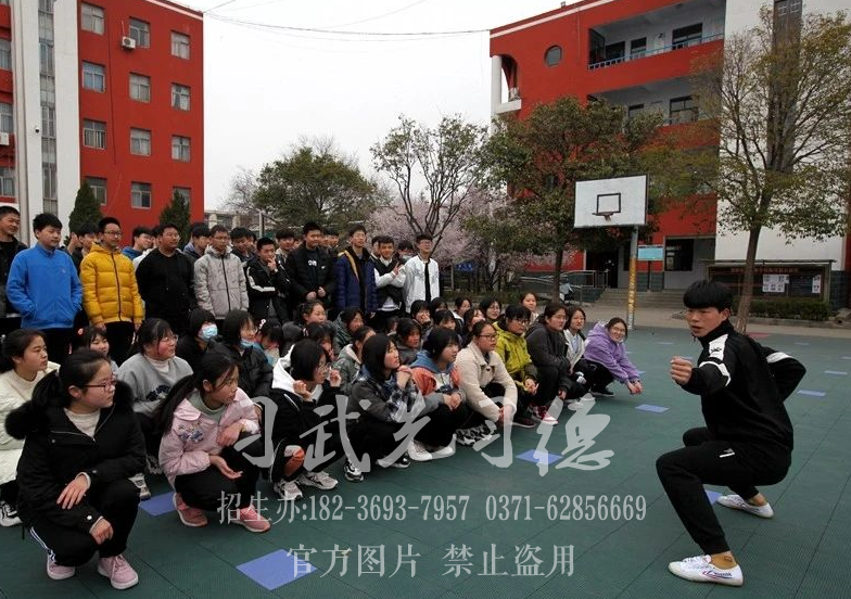小龍武校助力“武術(shù)進校園”